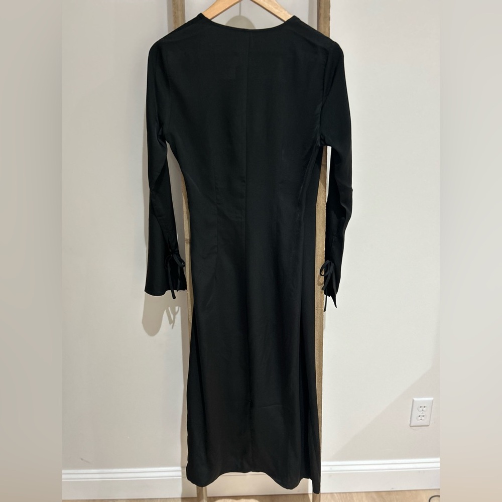 Divided H&M Black Long Sleeve Tie Wrap Dress V-Neck Size S NWT Chic Sleek LBD - Picture 6 of 9